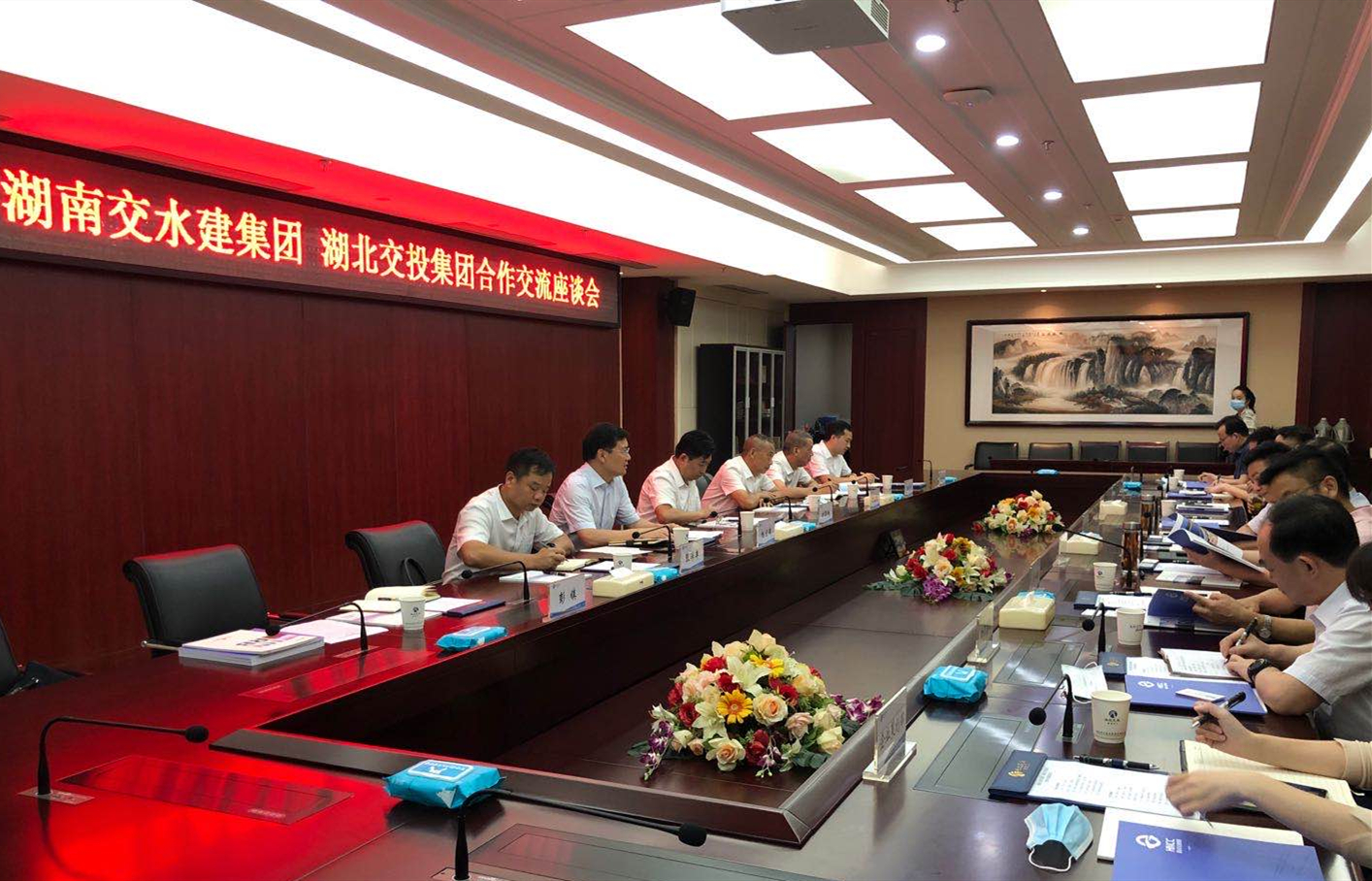 方聯(lián)民一行赴湖北交投集團(tuán)洽談_20200805130713_副本.jpg