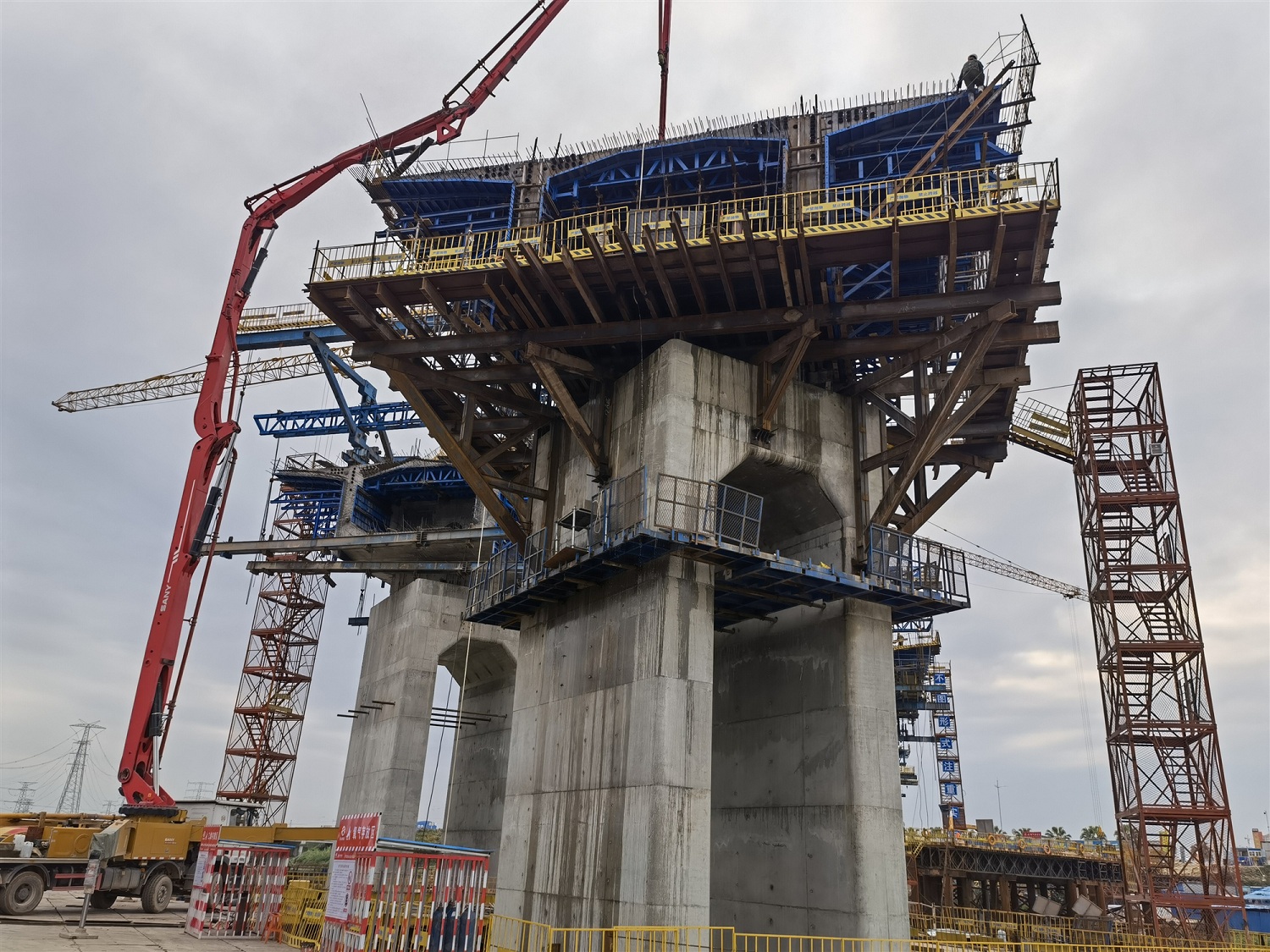 20210308 5莞番10標最后一個0號塊完成澆筑 圖1_副本.jpg