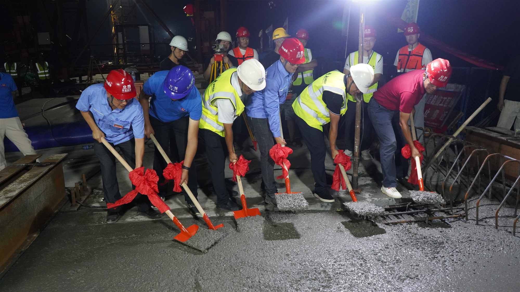 20211012302900.jpg 南陽湘江特大橋合龍現(xiàn)場2_副本.jpg